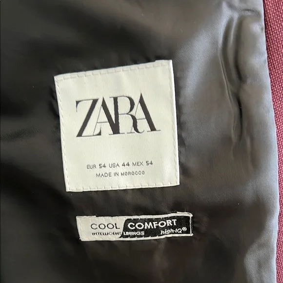 Zara Burgundy Sport Coat with Textured Fabric and Notched Lapels - Picture 2 of 3